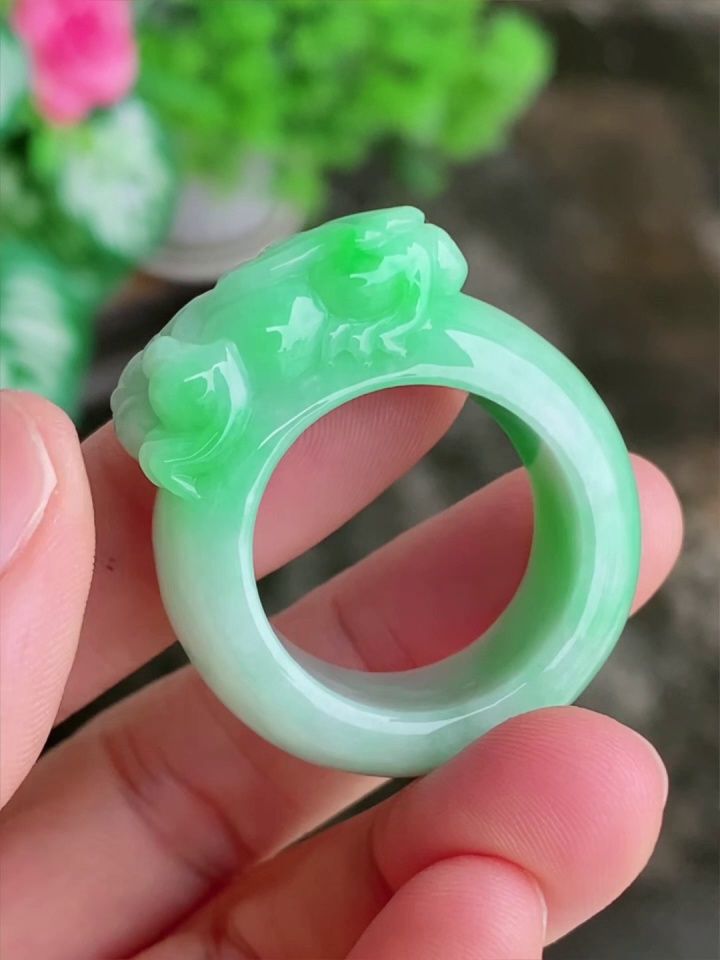 天然綠翡翠貔貅戒指 | 招財辟邪、特色男款玉戒 (附權威鑑定證書) 7 天然綠翡翠貔貅戒指 | 招財辟邪、特色男款玉戒 (附權威鑑定證書) - Image 7
