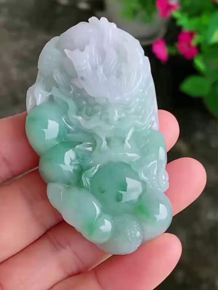 天然A貨翡翠【龍吐珠】龍牌吊墜 65.5mm|滿祿翡翠 1 天然A貨翡翠【龍吐珠】龍牌吊墜 65.5mm|滿祿翡翠