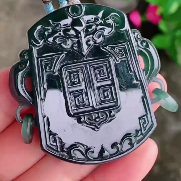 【仿古龍牌】危地馬拉翡翠藍水掛件 55.6mm｜精雕鏈雕工藝 復古深沉｜滿祿翡翠