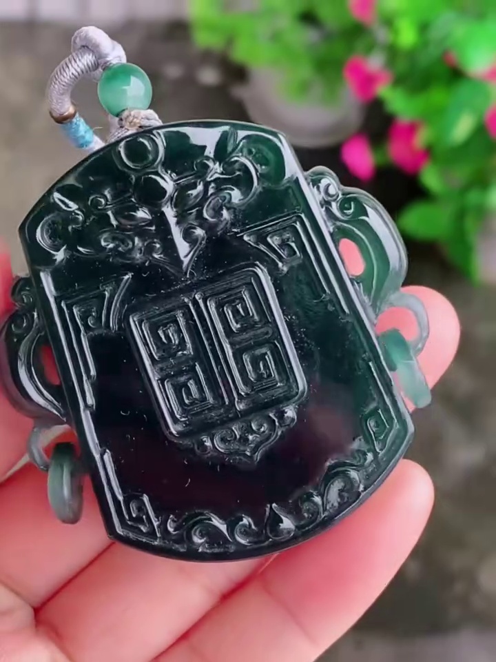 【仿古龍牌】危地馬拉翡翠藍水掛件 55.6mm|精雕鏈雕工藝 復古深沉|滿祿翡翠 2 【仿古龍牌】危地馬拉翡翠藍水掛件 55.6mm|精雕鏈雕工藝 復古深沉|滿祿翡翠 - Image 2