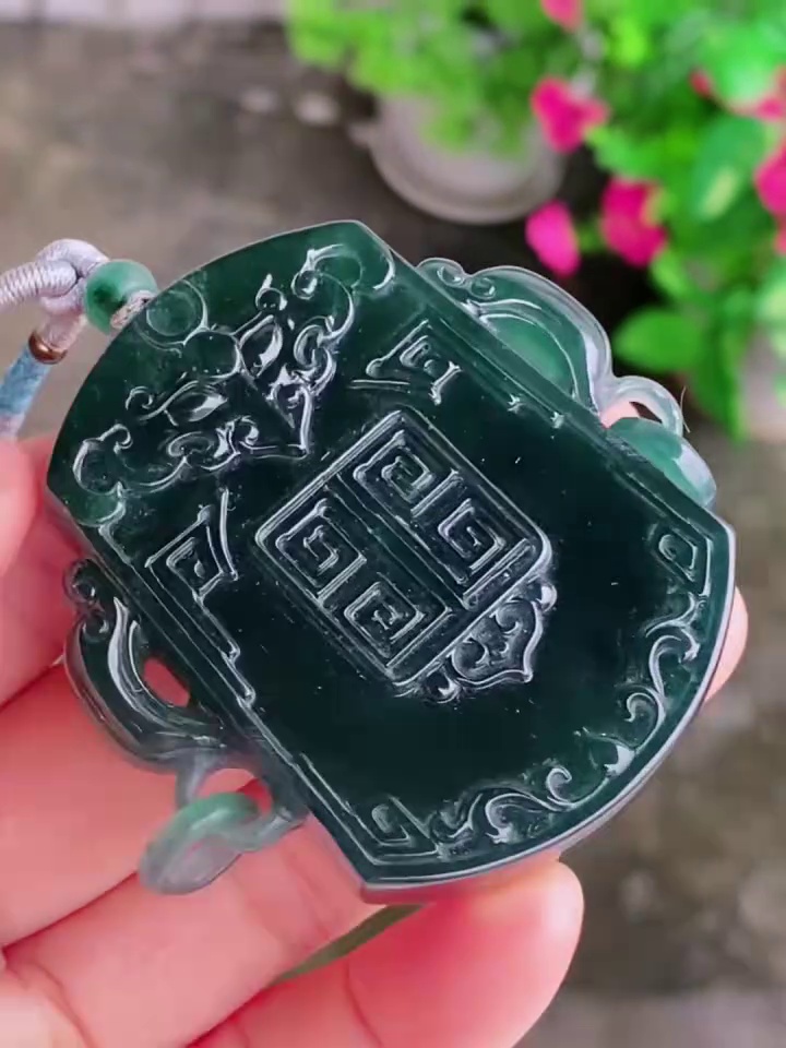 【仿古龍牌】危地馬拉翡翠藍水掛件 55.6mm|精雕鏈雕工藝 復古深沉|滿祿翡翠 6 【仿古龍牌】危地馬拉翡翠藍水掛件 55.6mm|精雕鏈雕工藝 復古深沉|滿祿翡翠 - Image 6