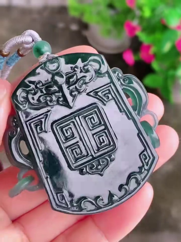 【仿古龍牌】危地馬拉翡翠藍水掛件 55.6mm|精雕鏈雕工藝 復古深沉|滿祿翡翠 7 【仿古龍牌】危地馬拉翡翠藍水掛件 55.6mm|精雕鏈雕工藝 復古深沉|滿祿翡翠 - Image 7