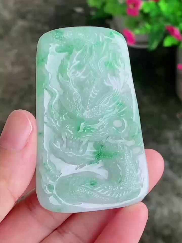 【龍牌】天然 A 貨翡翠飄花龍牌吊墜 63mm|靈氣騰飛・氣勢非凡 1 【龍牌】天然 A 貨翡翠飄花龍牌吊墜 63mm|靈氣騰飛・氣勢非凡