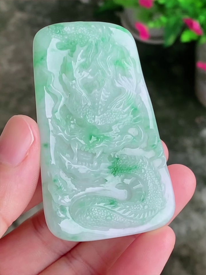 【龍牌】天然 A 貨翡翠飄花龍牌吊墜 63mm|靈氣騰飛・氣勢非凡 4 【龍牌】天然 A 貨翡翠飄花龍牌吊墜 63mm|靈氣騰飛・氣勢非凡 - Image 4