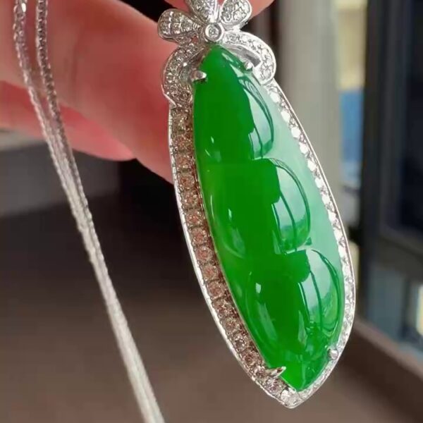 【福豆】18K 金鑽石豪華鑲嵌滿綠翡翠三顆豆吊墜 41mm｜福壽三多・翠綠欲滴・高貴典雅
