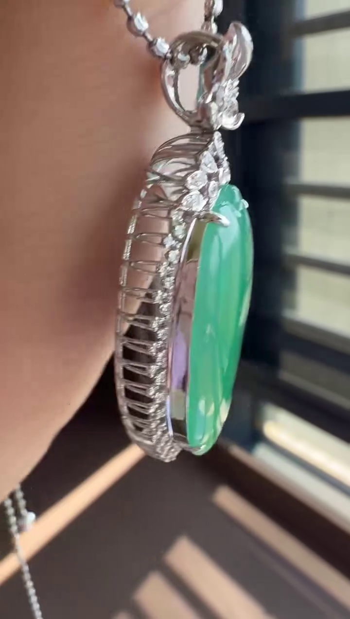 【福瓜】18K 金鑽石豪華鑲嵌藍綠底色翡翠福瓜吊墜 46mm|福氣飽滿・溫潤清透・高貴典雅 6 【福瓜】18K 金鑽石豪華鑲嵌藍綠底色翡翠福瓜吊墜 46mm|福氣飽滿・溫潤清透・高貴典雅 - Image 6