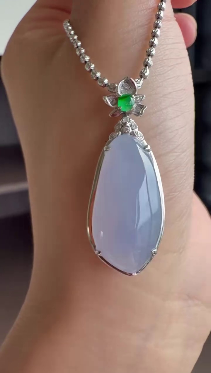 【福瓜】18K 金豪華鑲嵌淺紫羅蘭翡翠福瓜吊墜 |紫氣東來・溫潤典雅・福氣滿滿 3 【福瓜】18K 金豪華鑲嵌淺紫羅蘭翡翠福瓜吊墜 |紫氣東來・溫潤典雅・福氣滿滿 - Image 3