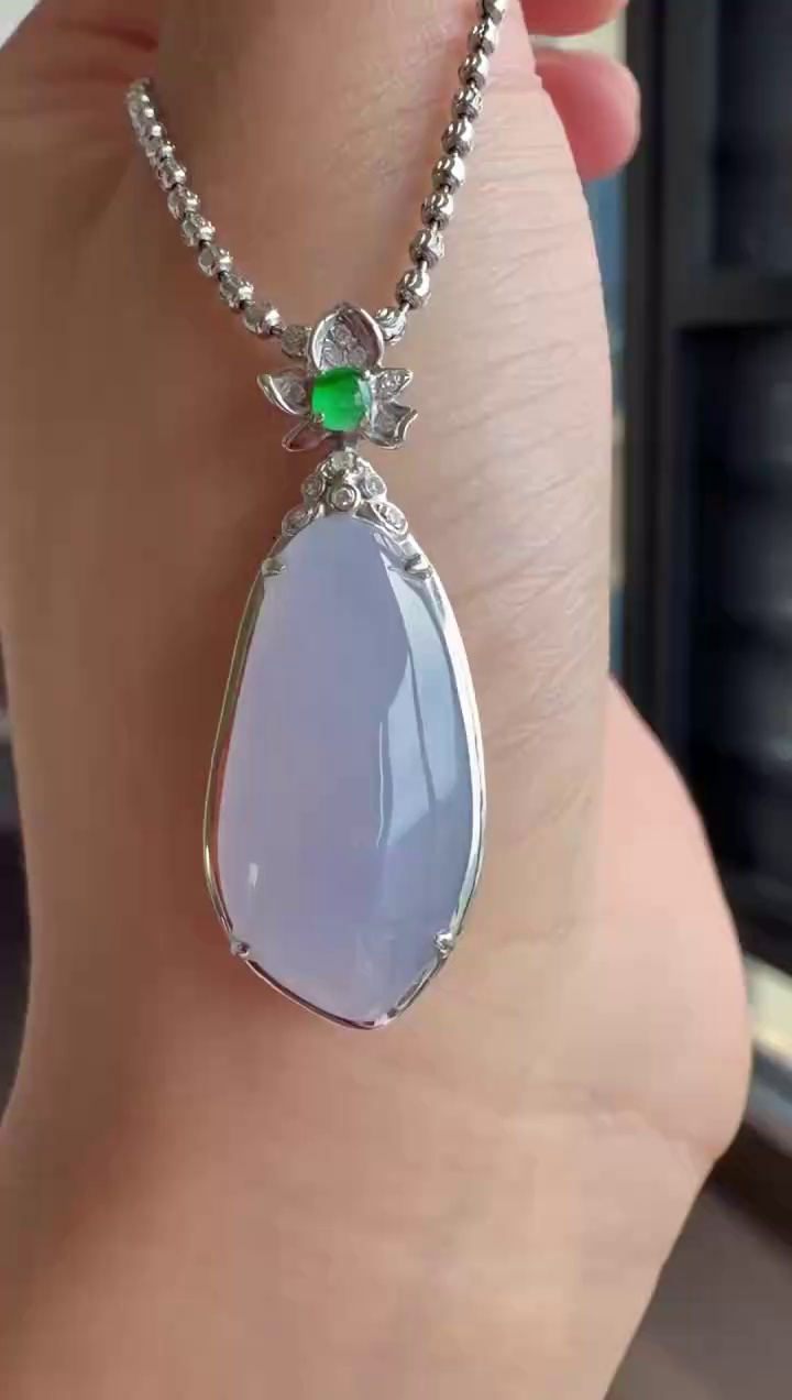 【福瓜】18K 金豪華鑲嵌淺紫羅蘭翡翠福瓜吊墜 |紫氣東來・溫潤典雅・福氣滿滿 4 【福瓜】18K 金豪華鑲嵌淺紫羅蘭翡翠福瓜吊墜 |紫氣東來・溫潤典雅・福氣滿滿 - Image 4