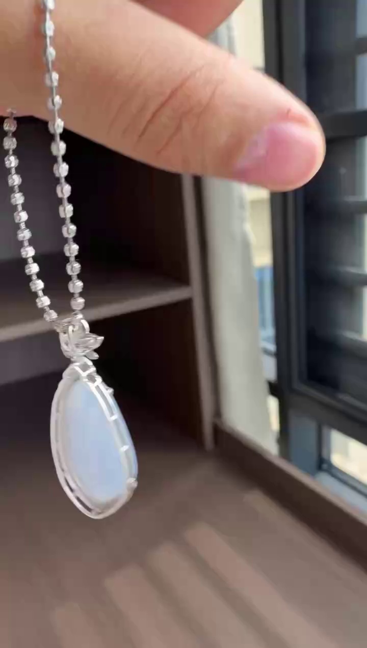 【福瓜】18K 金豪華鑲嵌淺紫羅蘭翡翠福瓜吊墜 |紫氣東來・溫潤典雅・福氣滿滿 7 【福瓜】18K 金豪華鑲嵌淺紫羅蘭翡翠福瓜吊墜 |紫氣東來・溫潤典雅・福氣滿滿 - Image 7