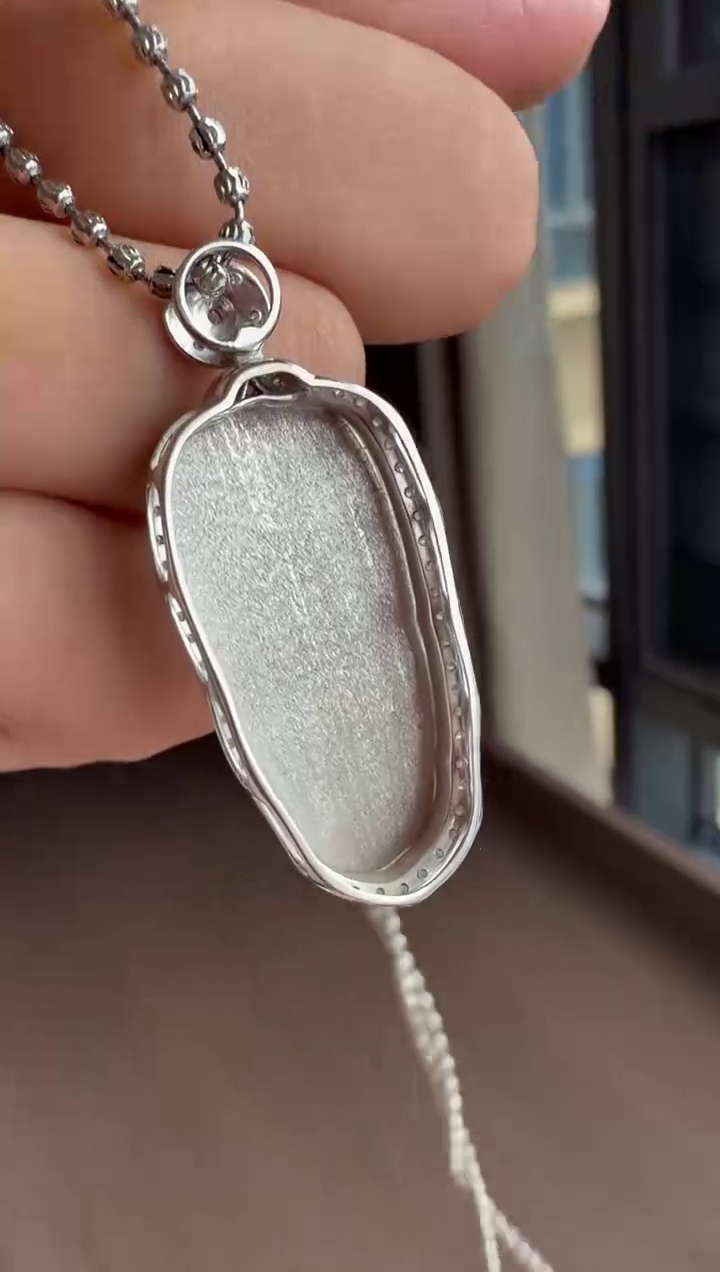 【葉子】18K 金豪華鑲嵌冰種飄綠花翡翠葉子吊墜 32mm|清新清爽・枝繁葉茂・輕奢優雅 9 【葉子】18K 金豪華鑲嵌冰種飄綠花翡翠葉子吊墜 32mm|清新清爽・枝繁葉茂・輕奢優雅 - Image 9