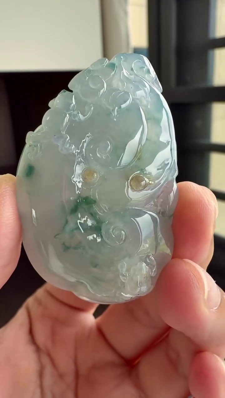 【翡翠如意】飄藍花帶黃翡大膠塊如意吊墜 46mm|事事如意・冰膠厚裝・大器珍藏 3 【翡翠如意】飄藍花帶黃翡大膠塊如意吊墜 46mm|事事如意・冰膠厚裝・大器珍藏 - Image 3