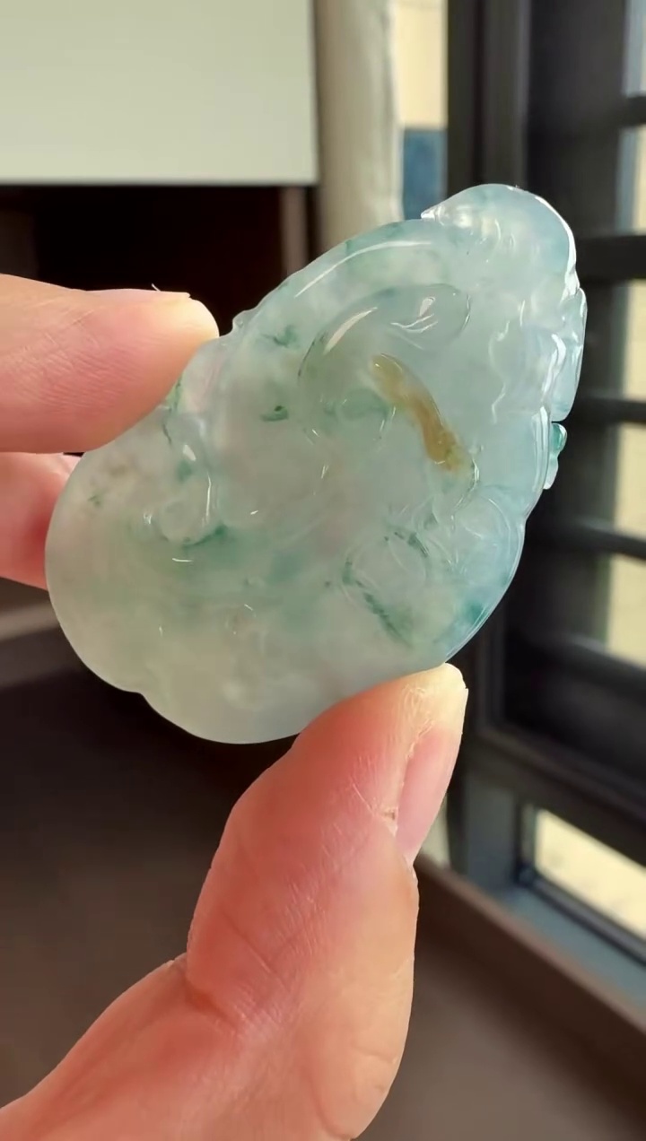 【翡翠如意】飄藍花帶黃翡大膠塊如意吊墜 46mm|事事如意・冰膠厚裝・大器珍藏 9 【翡翠如意】飄藍花帶黃翡大膠塊如意吊墜 46mm|事事如意・冰膠厚裝・大器珍藏 - Image 9
