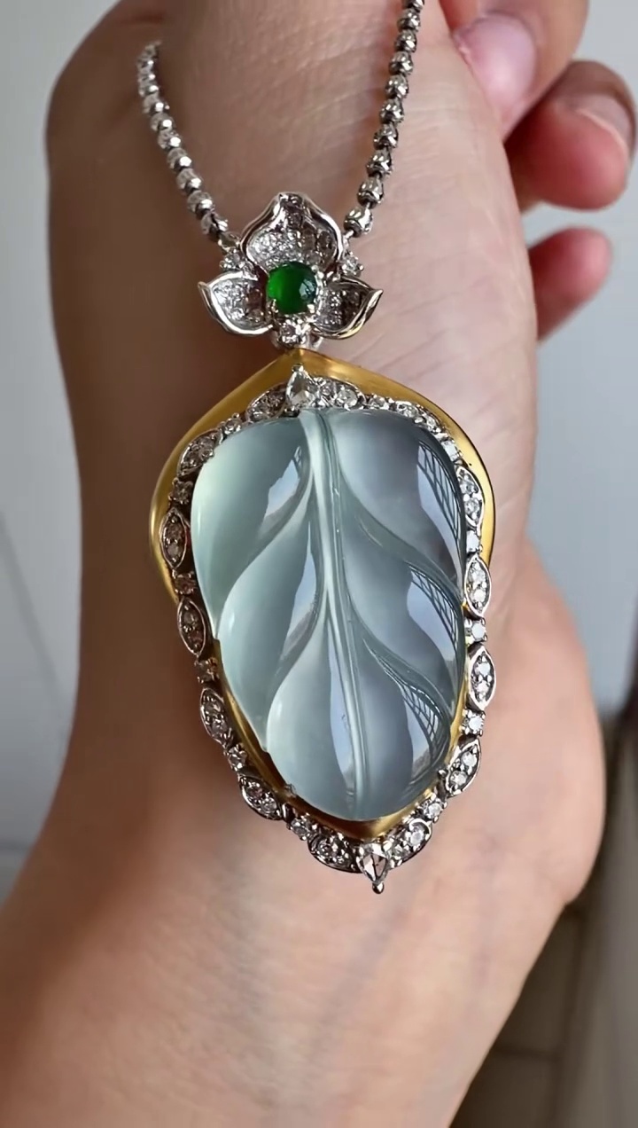 18K 金鑽石分色電鍍雙層翡翠葉子吊墜 37mm|金枝玉葉・上下分色・立體厚裝 3 18K 金鑽石分色電鍍雙層翡翠葉子吊墜 37mm|金枝玉葉・上下分色・立體厚裝 - Image 3