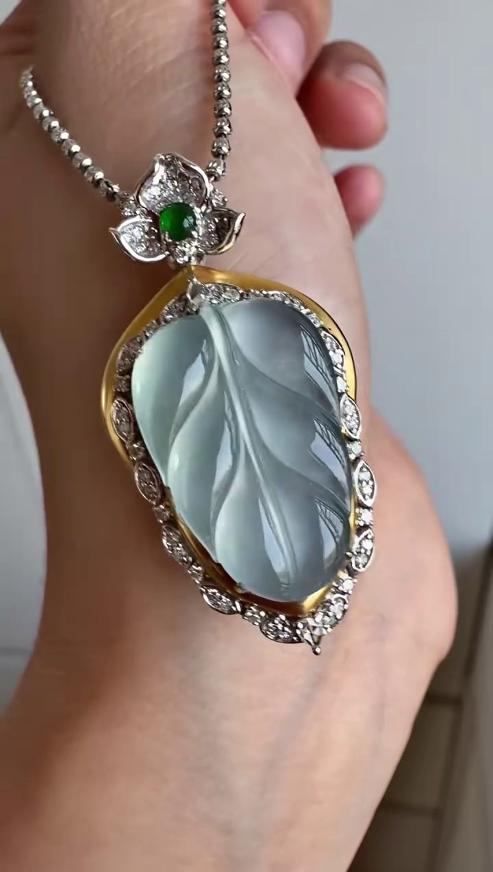 18K 金鑽石分色電鍍雙層翡翠葉子吊墜 37mm|金枝玉葉・上下分色・立體厚裝 4 18K 金鑽石分色電鍍雙層翡翠葉子吊墜 37mm|金枝玉葉・上下分色・立體厚裝 - Image 4