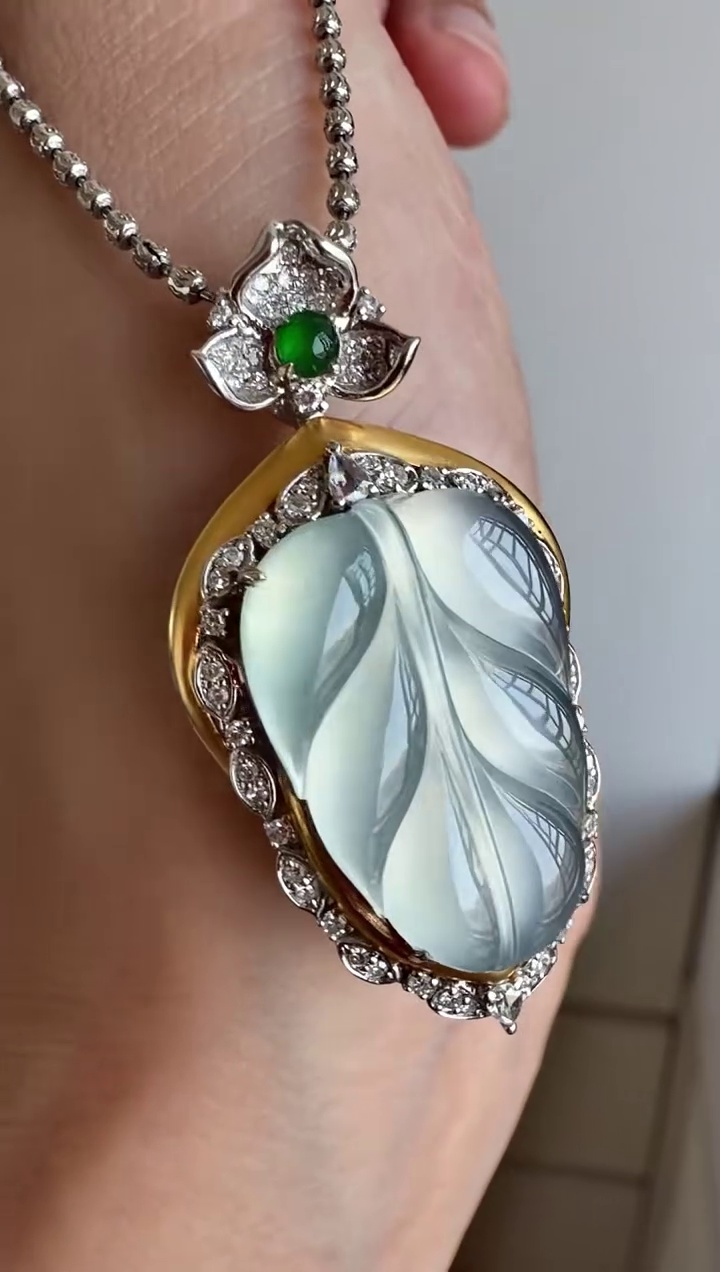 18K 金鑽石分色電鍍雙層翡翠葉子吊墜 37mm|金枝玉葉・上下分色・立體厚裝 5 18K 金鑽石分色電鍍雙層翡翠葉子吊墜 37mm|金枝玉葉・上下分色・立體厚裝 - Image 5