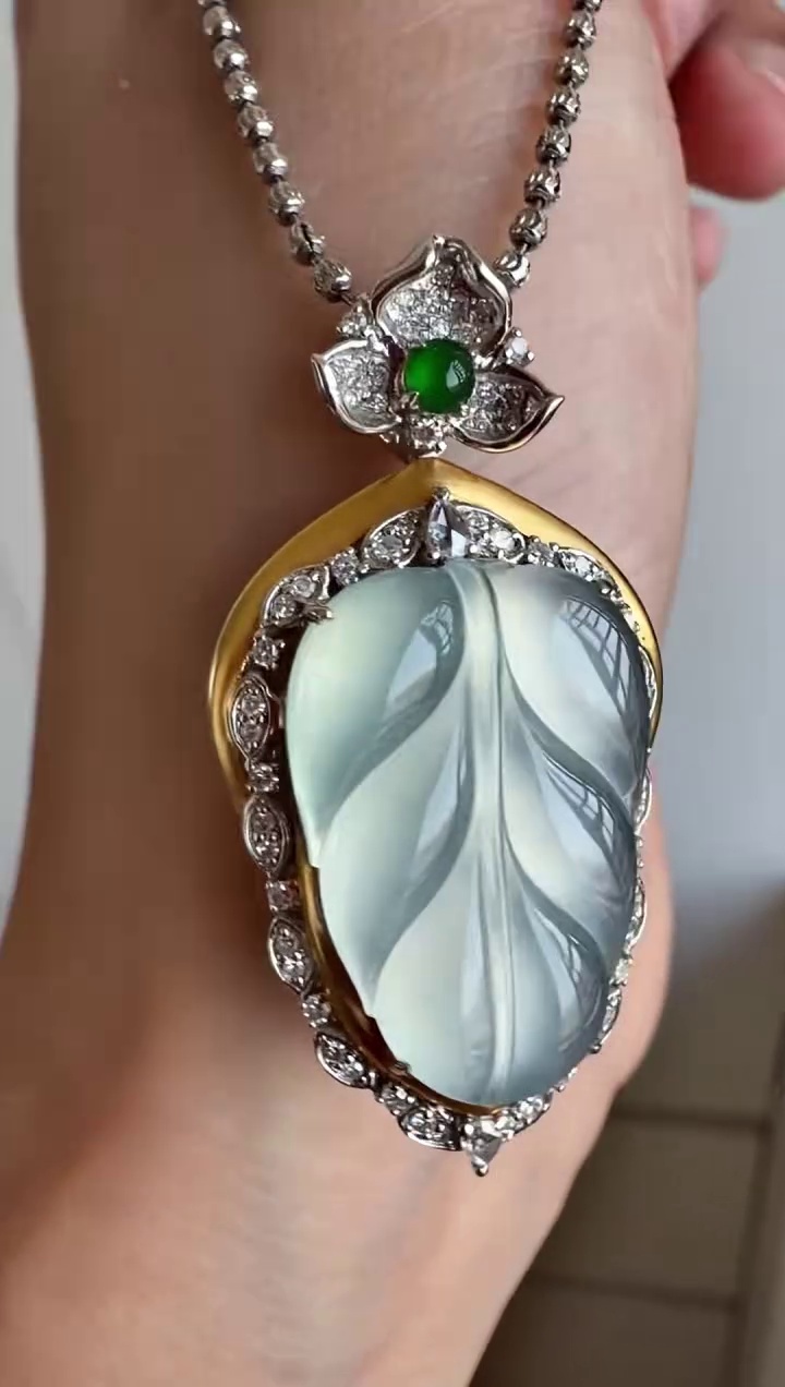 18K 金鑽石分色電鍍雙層翡翠葉子吊墜 37mm|金枝玉葉・上下分色・立體厚裝 6 18K 金鑽石分色電鍍雙層翡翠葉子吊墜 37mm|金枝玉葉・上下分色・立體厚裝 - Image 6