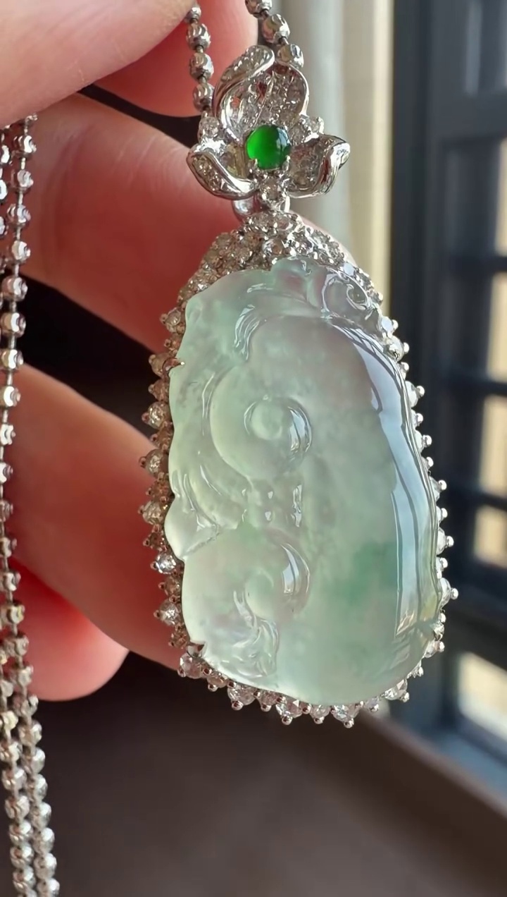 18K 金鑽石豪華鑲嵌特色雪花棉翡翠如意吊墜 37mm|雪花意境・靈動唯美・事事如意 4 18K 金鑽石豪華鑲嵌特色雪花棉翡翠如意吊墜 37mm|雪花意境・靈動唯美・事事如意 - Image 4