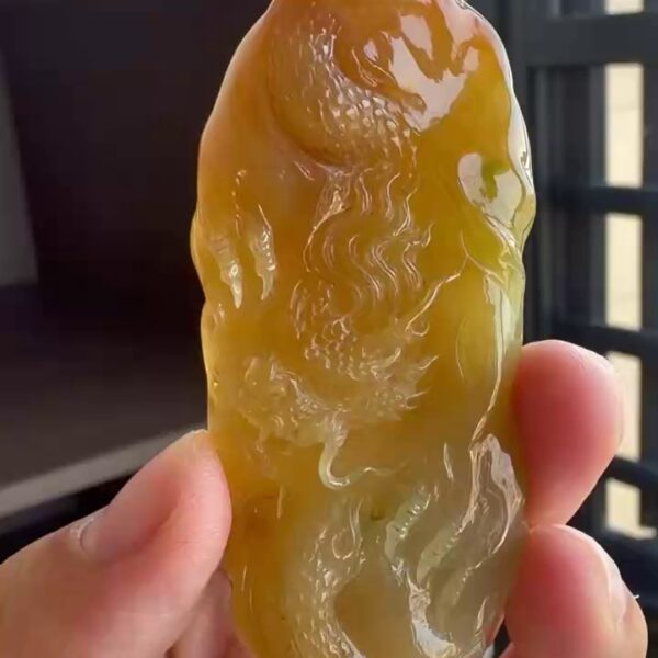 滿冰黃翡大氣龍牌吊墜 72mm｜龍騰四海・有種有色・厚裝精工