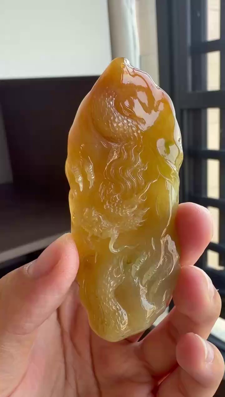 滿冰黃翡大氣龍牌吊墜 72mm|龍騰四海・有種有色・厚裝精工 1 滿冰黃翡大氣龍牌吊墜 72mm|龍騰四海・有種有色・厚裝精工