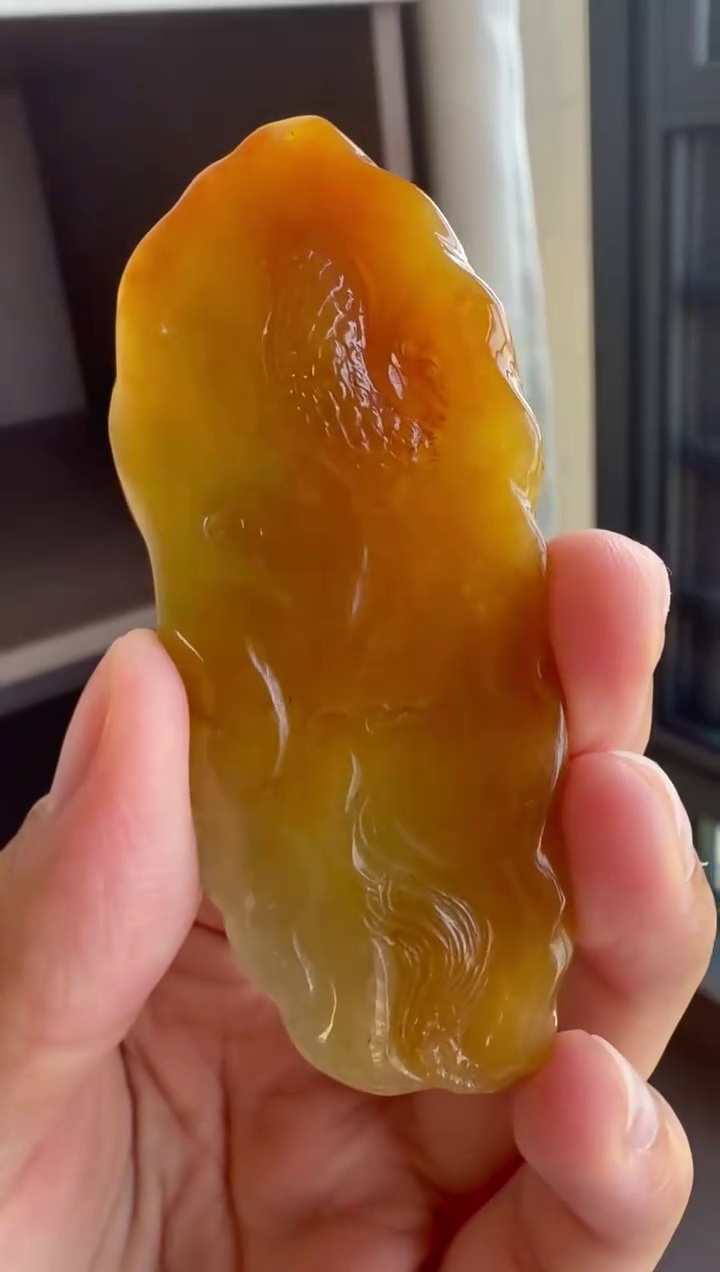 滿冰黃翡大氣龍牌吊墜 72mm|龍騰四海・有種有色・厚裝精工 8 滿冰黃翡大氣龍牌吊墜 72mm|龍騰四海・有種有色・厚裝精工 - Image 8