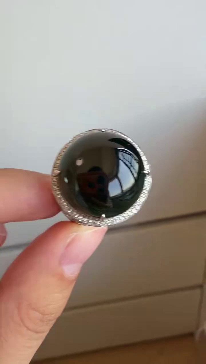 18K 金鑽石豪華鑲嵌特大墨翠蛋面戒指 17mm・圈口 20|墨翠至尊・打燈全綠・霸氣珍藏 5 18K 金鑽石豪華鑲嵌特大墨翠蛋面戒指 17mm・圈口 20|墨翠至尊・打燈全綠・霸氣珍藏 - Image 5
