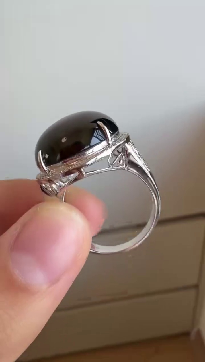 18K 金鑽石豪華鑲嵌特大墨翠蛋面戒指 17mm・圈口 20|墨翠至尊・打燈全綠・霸氣珍藏 6 18K 金鑽石豪華鑲嵌特大墨翠蛋面戒指 17mm・圈口 20|墨翠至尊・打燈全綠・霸氣珍藏 - Image 6