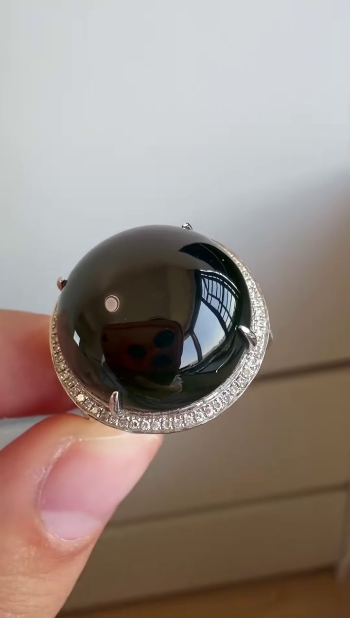 18K 金鑽石豪華鑲嵌特大墨翠蛋面戒指 17mm・圈口 20|墨翠至尊・打燈全綠・霸氣珍藏 8 18K 金鑽石豪華鑲嵌特大墨翠蛋面戒指 17mm・圈口 20|墨翠至尊・打燈全綠・霸氣珍藏 - Image 8