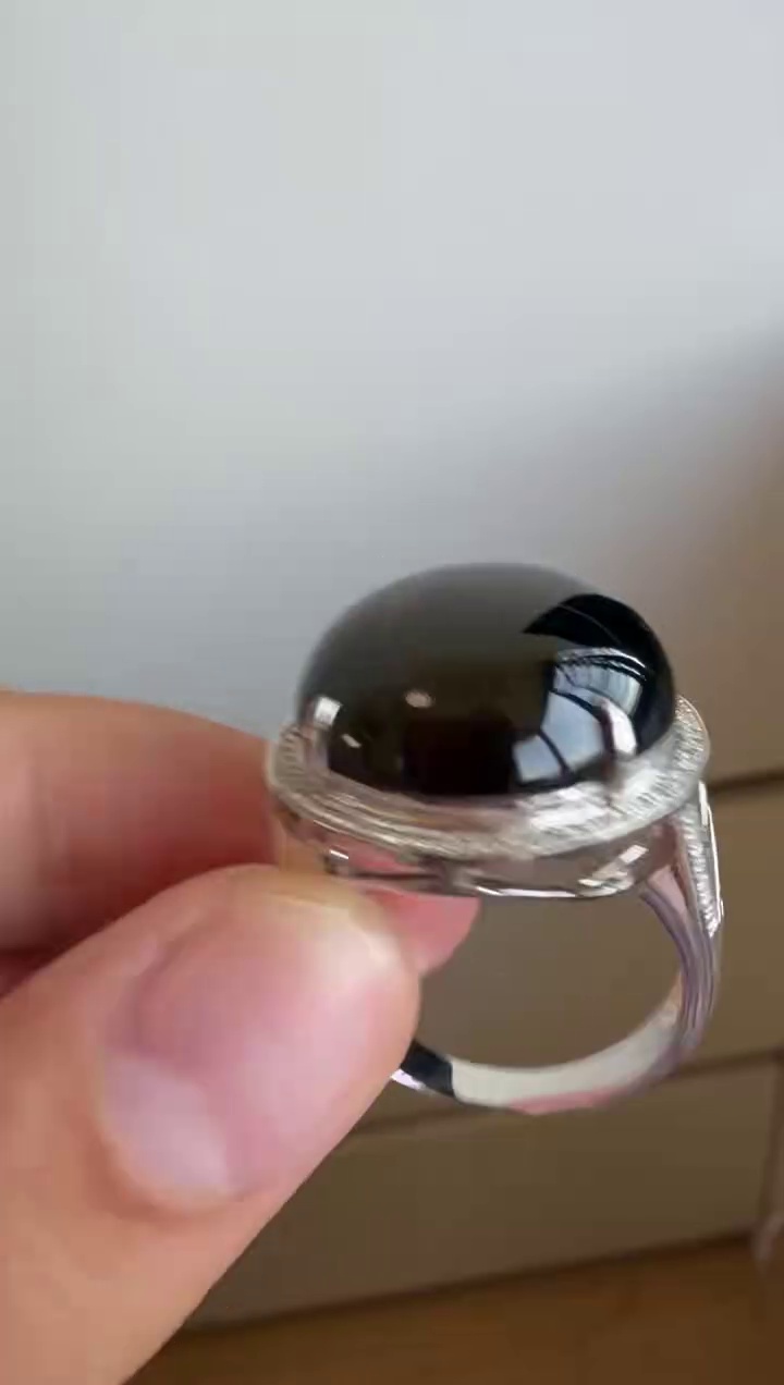 18K 金鑽石豪華鑲嵌特大墨翠蛋面戒指 17mm・圈口 20|墨翠至尊・打燈全綠・霸氣珍藏 9 18K 金鑽石豪華鑲嵌特大墨翠蛋面戒指 17mm・圈口 20|墨翠至尊・打燈全綠・霸氣珍藏 - Image 9