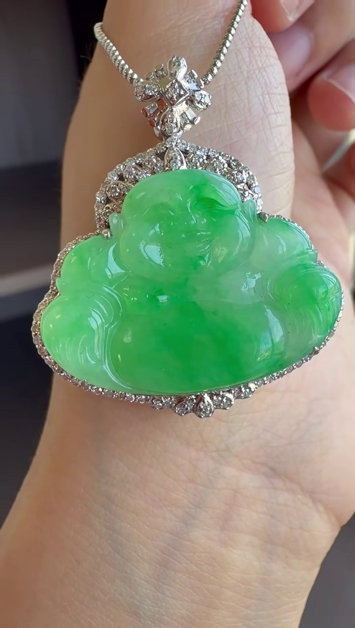 18K 金鑽石包邊重金鑲嵌冰種飄綠花翡翠佛公吊墜 36mm|笑口常開・重金奢華・厚裝飽滿 2 18K 金鑽石包邊重金鑲嵌冰種飄綠花翡翠佛公吊墜 36mm|笑口常開・重金奢華・厚裝飽滿 - Image 2