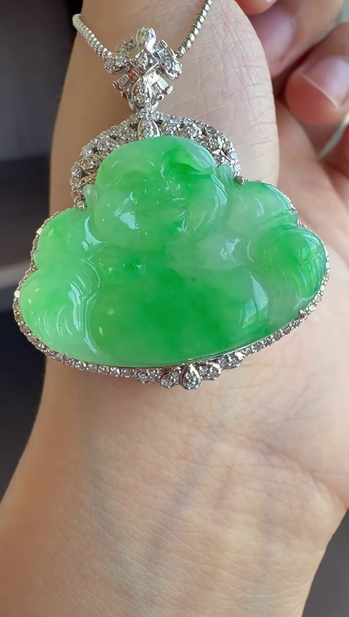 18K 金鑽石包邊重金鑲嵌冰種飄綠花翡翠佛公吊墜 36mm|笑口常開・重金奢華・厚裝飽滿 3 18K 金鑽石包邊重金鑲嵌冰種飄綠花翡翠佛公吊墜 36mm|笑口常開・重金奢華・厚裝飽滿 - Image 3
