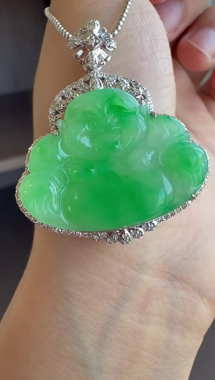 18K 金鑽石包邊重金鑲嵌冰種飄綠花翡翠佛公吊墜 36mm|笑口常開・重金奢華・厚裝飽滿 5 18K 金鑽石包邊重金鑲嵌冰種飄綠花翡翠佛公吊墜 36mm|笑口常開・重金奢華・厚裝飽滿 - Image 5