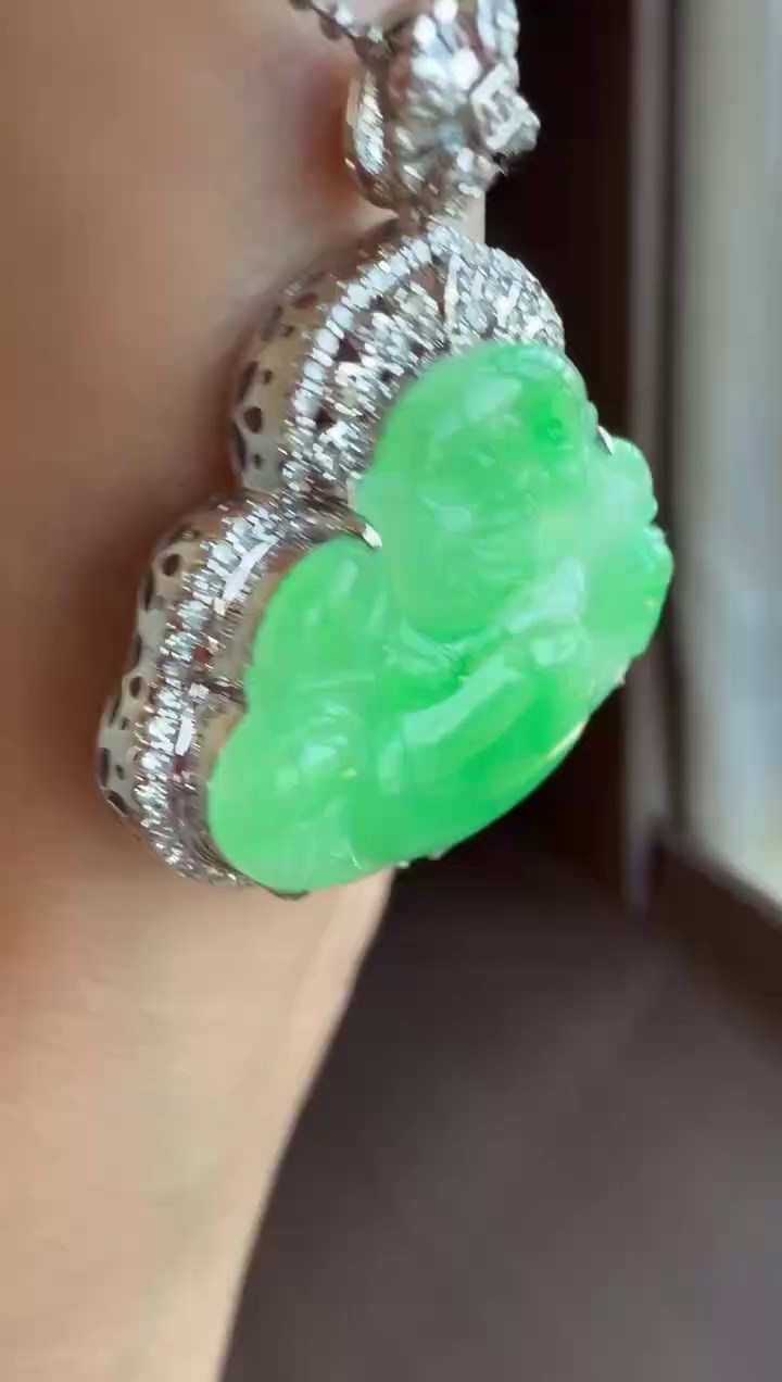 18K 金鑽石包邊重金鑲嵌冰種飄綠花翡翠佛公吊墜 36mm|笑口常開・重金奢華・厚裝飽滿 7 18K 金鑽石包邊重金鑲嵌冰種飄綠花翡翠佛公吊墜 36mm|笑口常開・重金奢華・厚裝飽滿 - Image 7