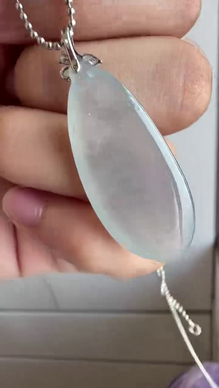 18K 金扣冰種飽滿翡翠福瓜吊墜 35mm|冰透清爽・福氣滿盈・優雅圓潤 7 18K 金扣冰種飽滿翡翠福瓜吊墜 35mm|冰透清爽・福氣滿盈・優雅圓潤 - Image 7