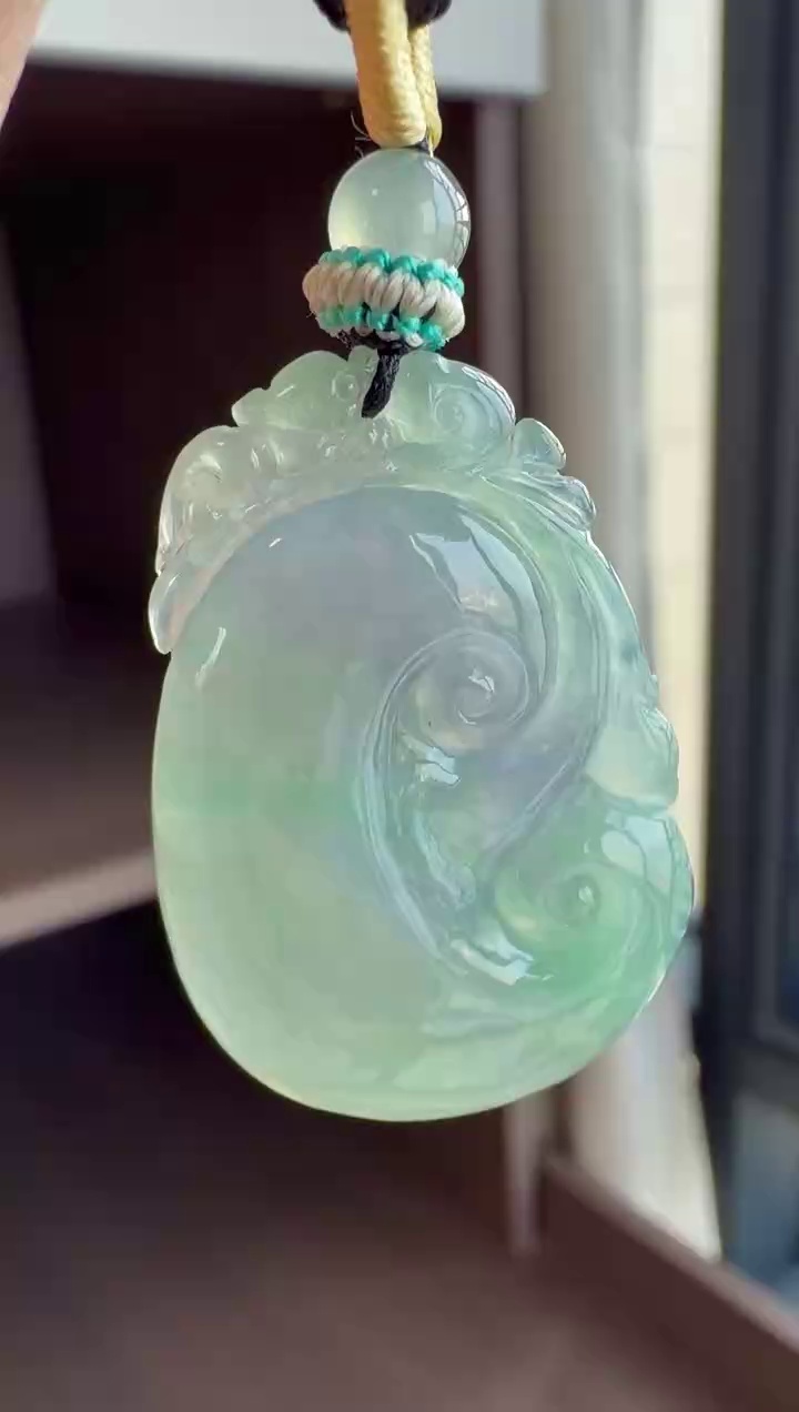 【如意】冰膠種春彩料子飽滿翡翠如意吊墜 36mm|春帶彩意・冰膠起光・事事如意 1 【如意】冰膠種春彩料子飽滿翡翠如意吊墜 36mm|春帶彩意・冰膠起光・事事如意