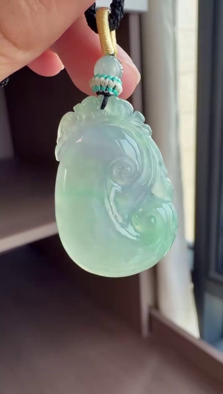 【如意】冰膠種春彩料子飽滿翡翠如意吊墜 36mm|春帶彩意・冰膠起光・事事如意 4 【如意】冰膠種春彩料子飽滿翡翠如意吊墜 36mm|春帶彩意・冰膠起光・事事如意 - Image 4