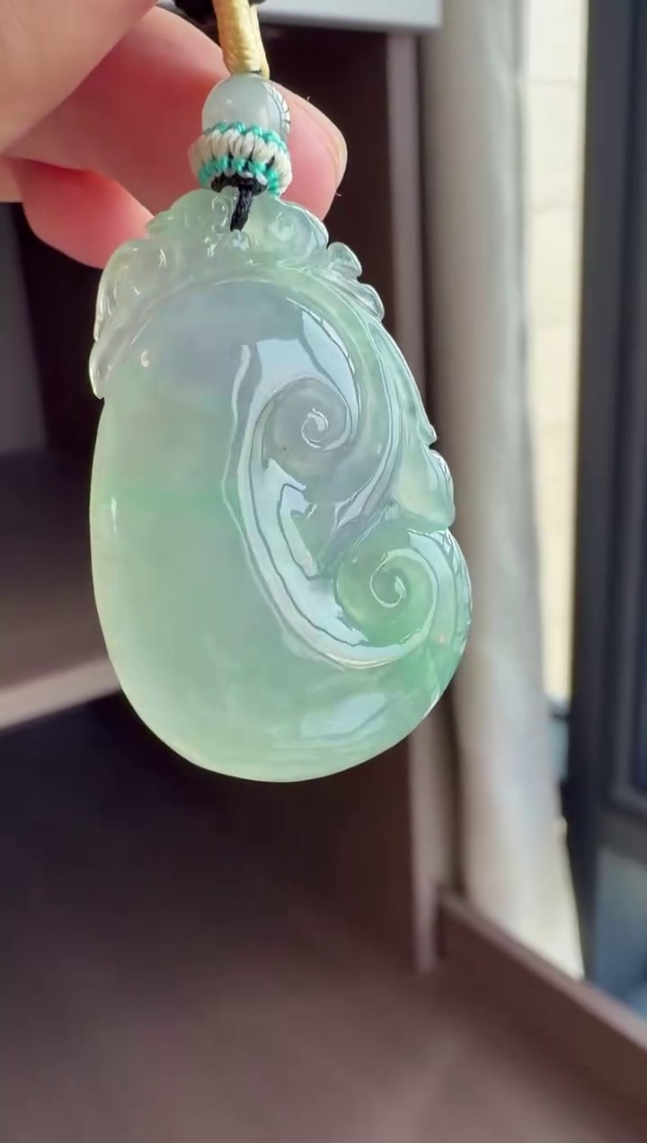 【如意】冰膠種春彩料子飽滿翡翠如意吊墜 36mm|春帶彩意・冰膠起光・事事如意 5 【如意】冰膠種春彩料子飽滿翡翠如意吊墜 36mm|春帶彩意・冰膠起光・事事如意 - Image 5