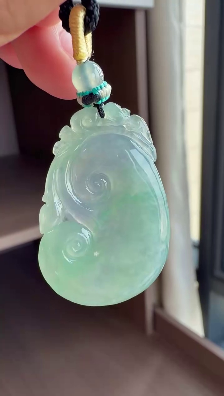 【如意】冰膠種春彩料子飽滿翡翠如意吊墜 36mm|春帶彩意・冰膠起光・事事如意 7 【如意】冰膠種春彩料子飽滿翡翠如意吊墜 36mm|春帶彩意・冰膠起光・事事如意 - Image 7