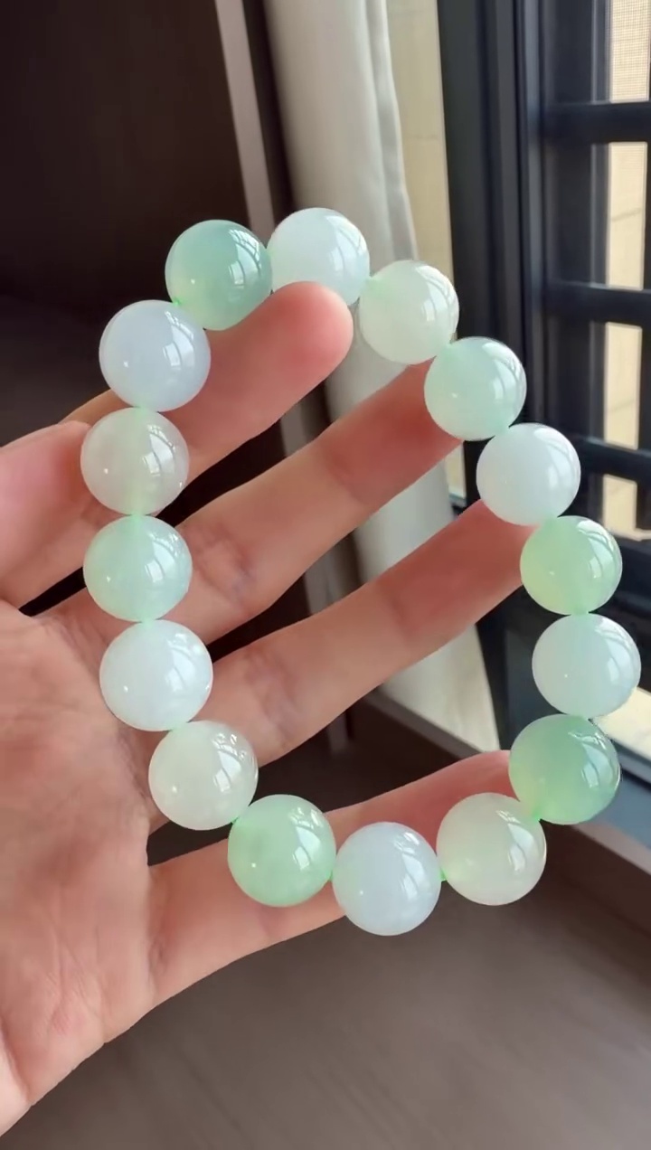 清爽清透圓潤大氣翡翠圓珠手串 12.5mm|冰潤清爽・顆顆圓潤・圓滿如意 3 清爽清透圓潤大氣翡翠圓珠手串 12.5mm|冰潤清爽・顆顆圓潤・圓滿如意 - Image 3