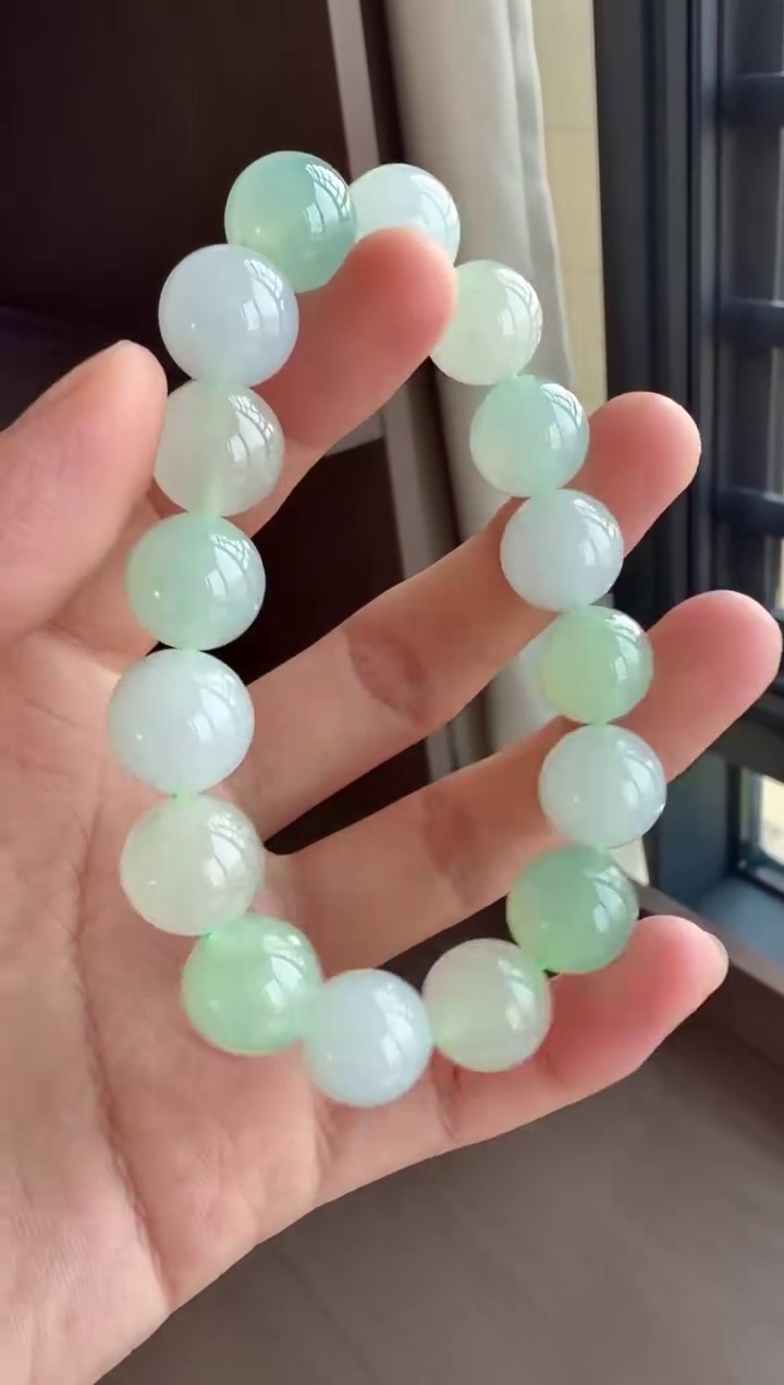 清爽清透圓潤大氣翡翠圓珠手串 12.5mm|冰潤清爽・顆顆圓潤・圓滿如意 5 清爽清透圓潤大氣翡翠圓珠手串 12.5mm|冰潤清爽・顆顆圓潤・圓滿如意 - Image 5