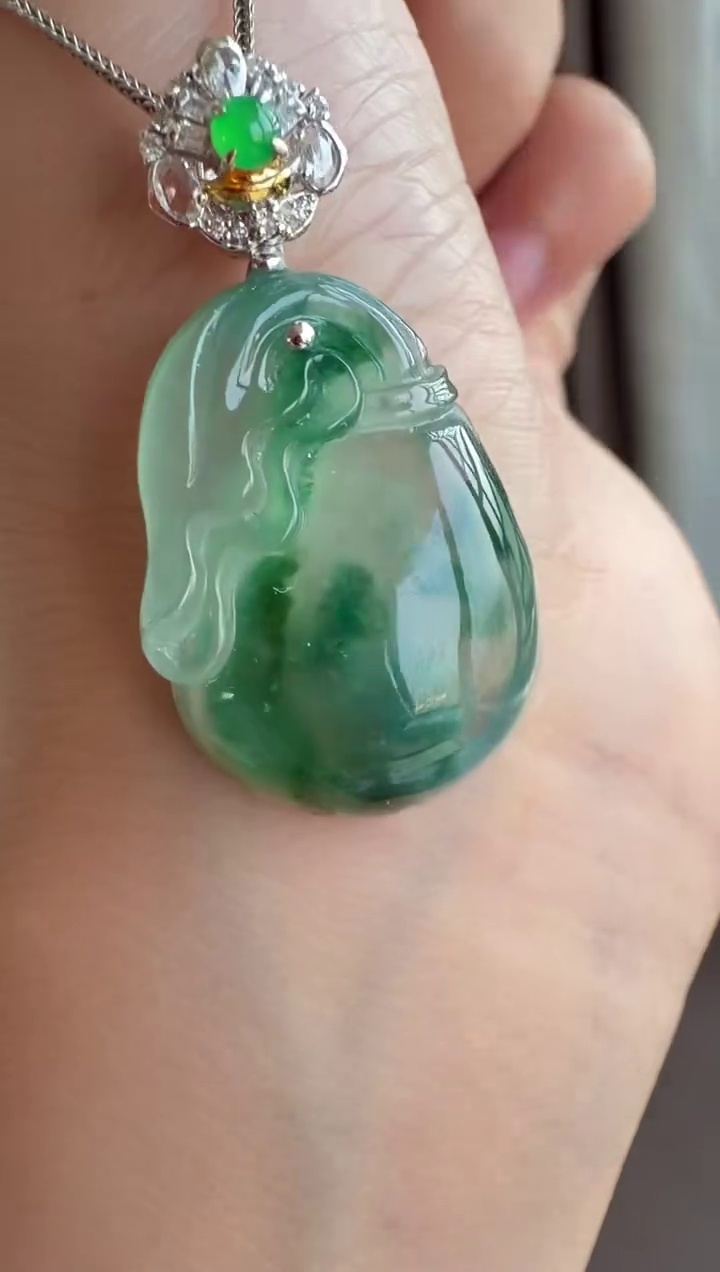 【福袋】18K 金冰飄藍花飽滿翡翠福袋吊墜 22mm|聚寶納福・冰潤飄花・靈動優雅 5 【福袋】18K 金冰飄藍花飽滿翡翠福袋吊墜 22mm|聚寶納福・冰潤飄花・靈動優雅 - Image 5
