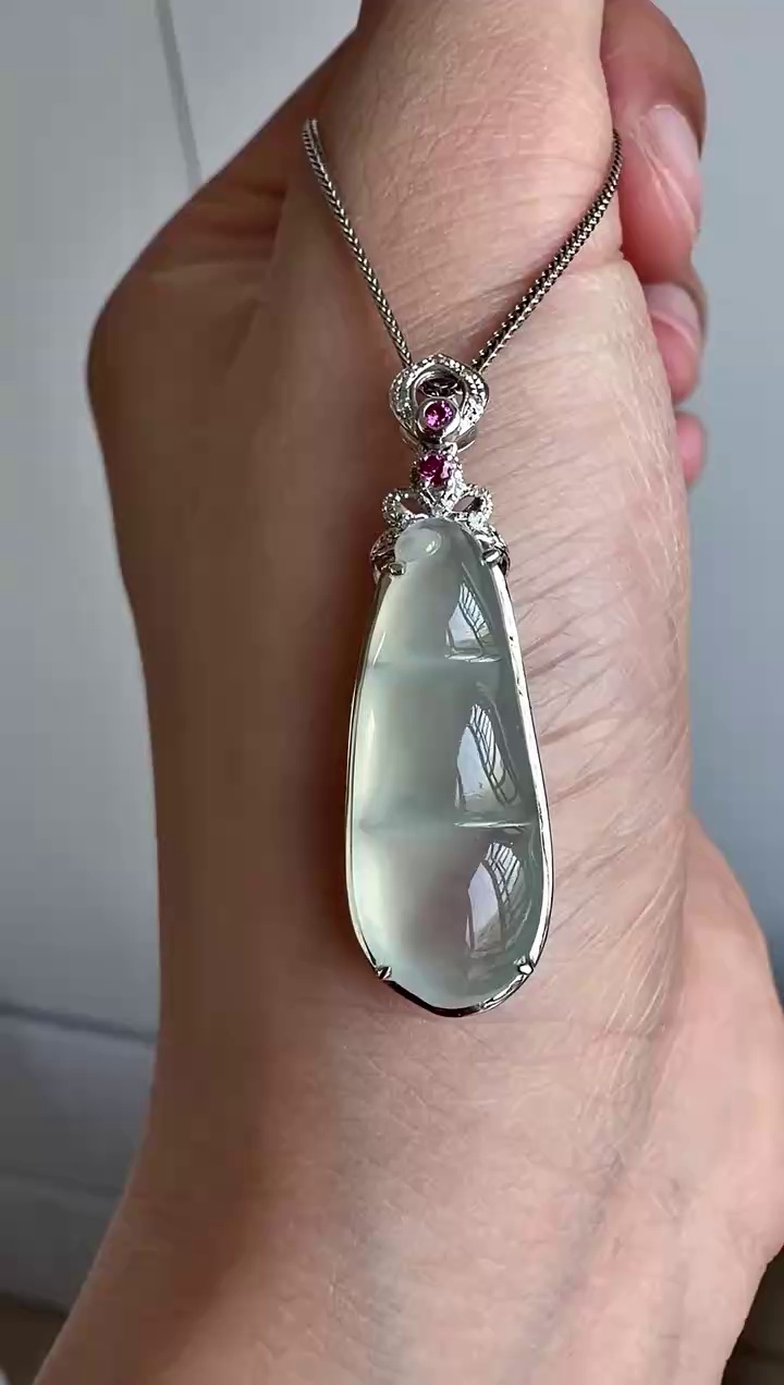 18K 金精工鑲嵌冰膠起光飽滿翡翠四季豆吊墜 33mm|冰膠起光・晶瑩剔透・四季平安・超值推薦 1 18K 金精工鑲嵌冰膠起光飽滿翡翠四季豆吊墜 33mm|冰膠起光・晶瑩剔透・四季平安・超值推薦