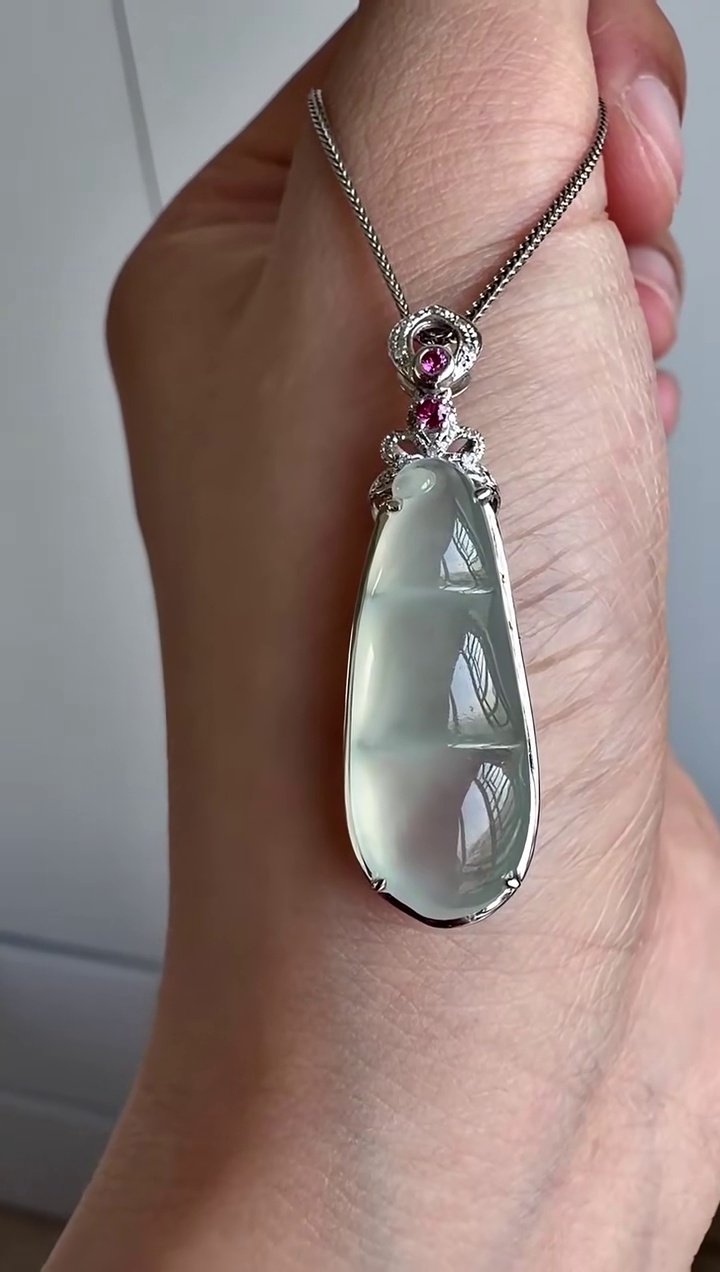 18K 金精工鑲嵌冰膠起光飽滿翡翠四季豆吊墜 33mm|冰膠起光・晶瑩剔透・四季平安・超值推薦 2 18K 金精工鑲嵌冰膠起光飽滿翡翠四季豆吊墜 33mm|冰膠起光・晶瑩剔透・四季平安・超值推薦 - Image 2