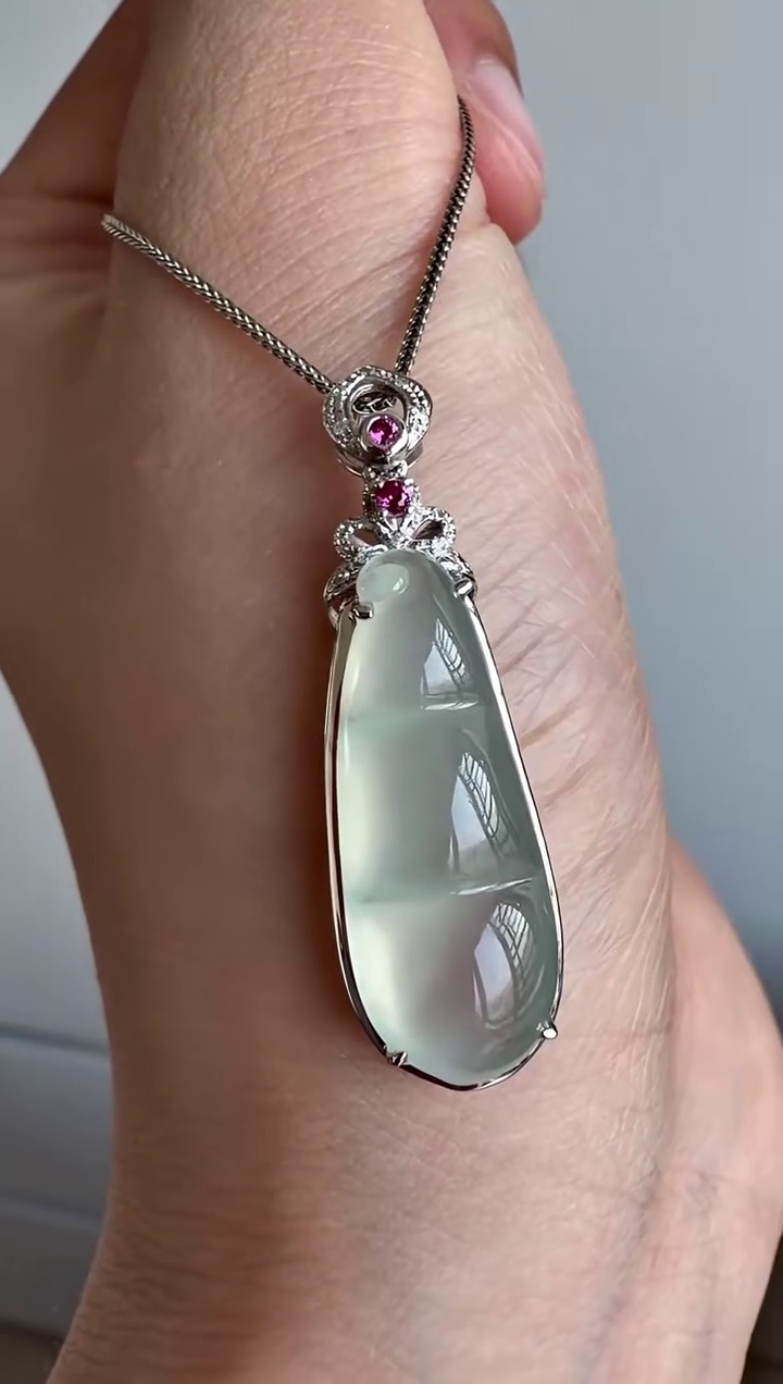18K 金精工鑲嵌冰膠起光飽滿翡翠四季豆吊墜 33mm|冰膠起光・晶瑩剔透・四季平安・超值推薦 5 18K 金精工鑲嵌冰膠起光飽滿翡翠四季豆吊墜 33mm|冰膠起光・晶瑩剔透・四季平安・超值推薦 - Image 5