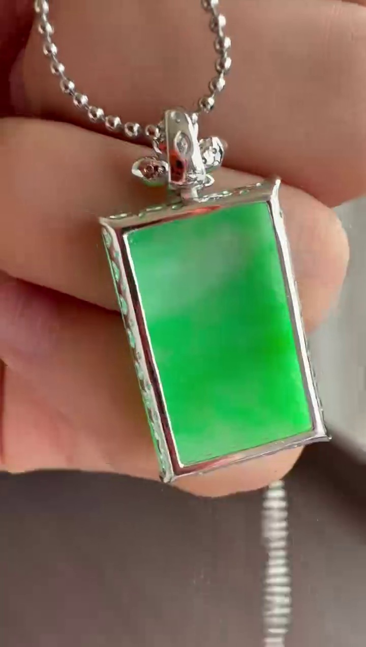 8K 金鑲鑽滿綠大尺寸翡翠無事牌吊墜 42mm|平安無事・翠色盈人・大器典雅 8 8K 金鑲鑽滿綠大尺寸翡翠無事牌吊墜 42mm|平安無事・翠色盈人・大器典雅 - Image 8