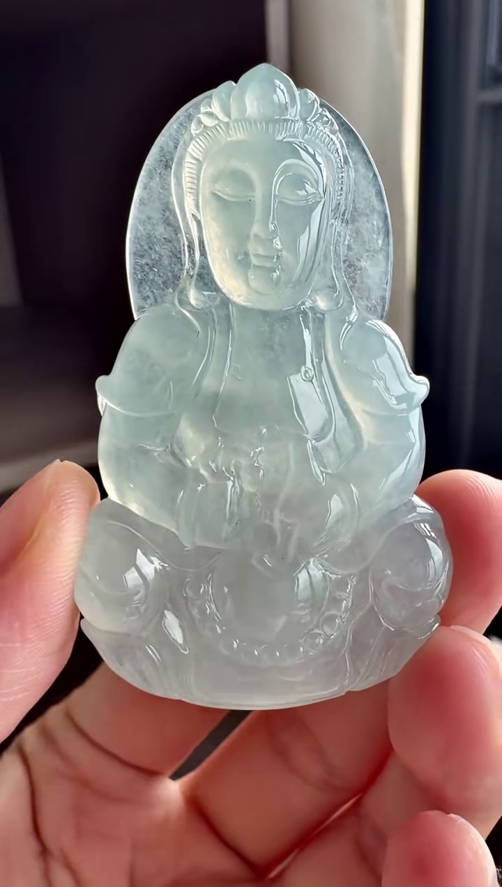 【觀音】大尺寸厚裝翡翠觀音吊墜 56mm・神態安詳|慈悲救苦・厚裝飽滿・庇佑平安 3 【觀音】大尺寸厚裝翡翠觀音吊墜 56mm・神態安詳|慈悲救苦・厚裝飽滿・庇佑平安 - Image 3