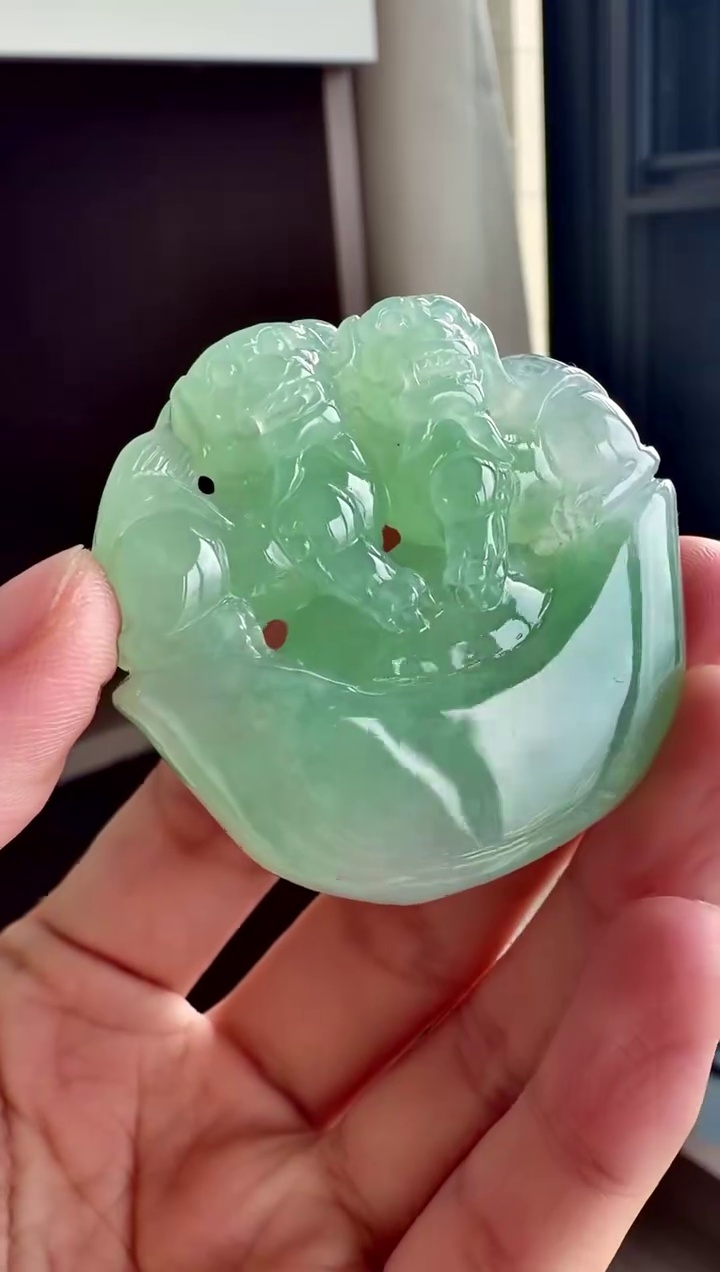 元寶雙獅立體雕工翡翠吊墜 44mm|招財進寶・雙獅獻瑞・事事如意 4 元寶雙獅立體雕工翡翠吊墜 44mm|招財進寶・雙獅獻瑞・事事如意 - Image 4