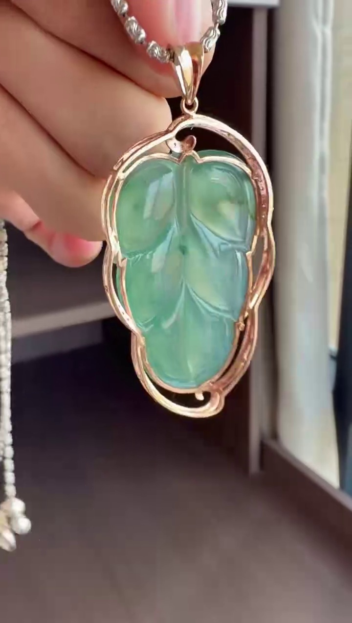 18K 金重金鑽石豪華鑲嵌冰種飄藍花大尺寸翡翠葉子毛衣鏈 58mm|金枝玉葉・冰潤飄花・重金奢華 7 18K 金重金鑽石豪華鑲嵌冰種飄藍花大尺寸翡翠葉子毛衣鏈 58mm|金枝玉葉・冰潤飄花・重金奢華 - Image 7