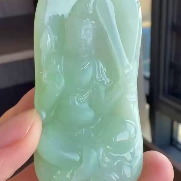 【觀音】帶綠底色大尺寸極致厚裝精雕翡翠觀音吊墜 67mm｜觀音普渡・厚裝飽滿・超值大漏