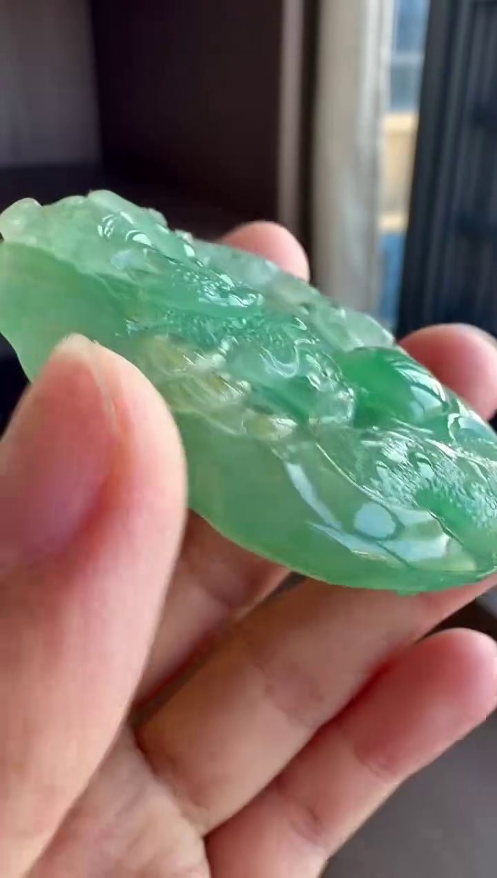 【龍牌】天然淺綠底色大尺寸厚裝精雕翡翠龍牌吊墜 55mm|龍騰四海・有種有色・極致厚裝・王者霸氣 6 【龍牌】天然淺綠底色大尺寸厚裝精雕翡翠龍牌吊墜 55mm|龍騰四海・有種有色・極致厚裝・王者霸氣 - Image 6