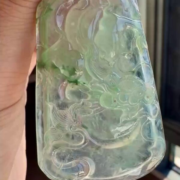 【龍牌】冰種水頭十足精雕翡翠龍牌吊墜 56mm｜龍騰四海・冰清玉潤・靈動大氣